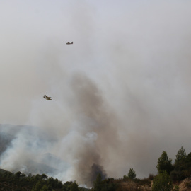 Tasques d'extinció del recent incendi de la Pobla de Massaluca, a la Terra Alta.