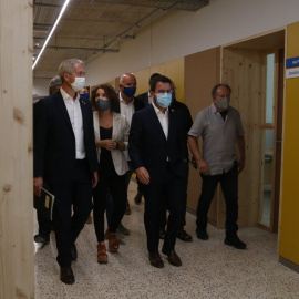 El president Pere Aragonès i el conseller d'Educació, Josep González Cambray en la visita al nou institut de Vilablareix aquest 25 d'agost de 2021.