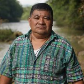 El indígena que pisó la cárcel por defender un río de las hidroeléctricas: "Mi vida siempre estará en peligro"