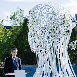 El CEO de Telefónica, José María Álvarez-Pallete, interviene durante la presentación de la escultura de Telefónica, a 15 de abril de 2024.