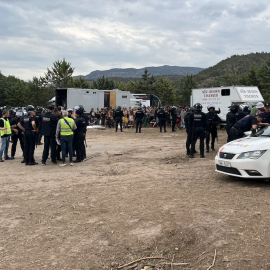 7-6-2023 Mossos d'Esquadra identificant participants en una 'rave' a Ivars de la Noguera