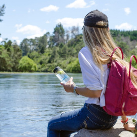 ¿Cuánta agua debes beber para no deshidratarte en verano?