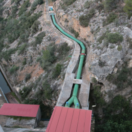 Una de les canonades del pantà dels Guiamets, al Priorat