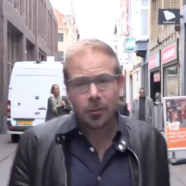 El socialdemócrata Gijs van Dijk, del Partido del Trabajo, en un vídeo de campaña.