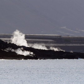 La colada situada a 300 metros del mar puede formar otro delta lávico