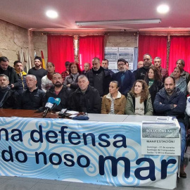 18/1/24 Miembros de las asocicaciones y colectivos convocantes de la manifestación, este viernes en Carril (Pontevedra).