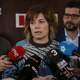 La líder del grup municipal d'ERC a Barcelona, Elisenda Alamany, durant l'atenció als mitjans