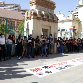 Una setantena de persones concentrades contra els abusos sexuals denunciats a l'Aula de Teatre de Lleida, en una imatge d'arxiu