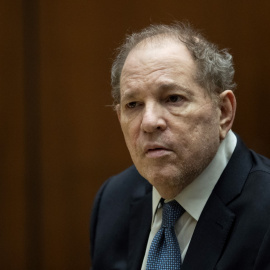 El ex productor de cine Harvey Weinstein comparece en la corte en el Centro de Justicia Criminal Clara Shortridge Foltz en Los Ángeles, California, el 4 de octubre de 2022.