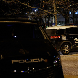 10/02/2022 Dos coches de Policía Nacional el día en que ha comenzado un plan específico contra las bandas juveniles en Madrid