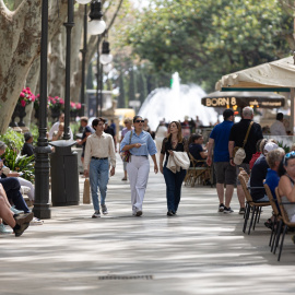 Imagen de archivo de bares llenos y turismo en Palma de Mallorca