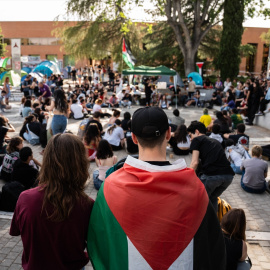 Estudiantes durante una acampada propalestina en Ciudad Universitaria (Madrid), a 9 de mayo de 2024.