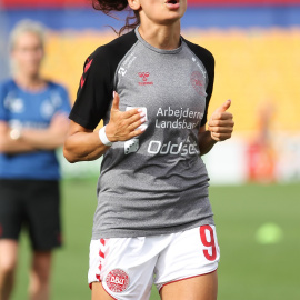 18/02/2022-Nadia Nadim de Dinamarca calentándose durante el partido amistoso internacional femenino jugado entre España y Dinamarca en el estadio de Santo Domingo el 15 de junio de 2021 en Alcorcón, Madrid, España.