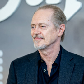 Steve Buscemi asiste al estreno mundial de "Bupkis" de Peacock en el Teatro Apollo el 27 de abril de 2023 en la ciudad de Nueva York.