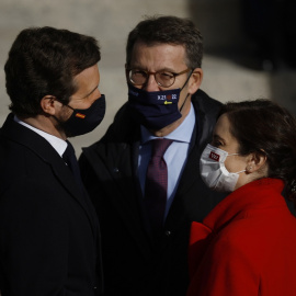 El presidente del PP, Pablo Casado; el presidente de la Xunta de Galicia, Alberto Núñez Feijoo y la presidenta de la Comunidad de Madrid, Isabel Díaz Ayuso.