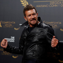 El actor y director Antonio Banderas a su llegada a la premiere de la película 'Competencia oficial', en Madrid. EFE / Javier Lizón