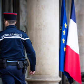 14/12/23 - Un agente de la Gendarmería Nacional en París