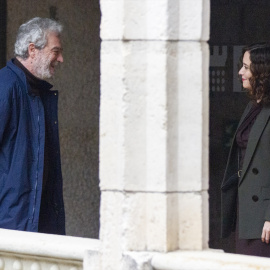 El jefe de Gabinete de la Comunidad de Madrid, Miguel Ángel Rodríguez, con la presidenta de la Comunidad de Madrid, Isabel Díaz Ayuso, en Manzanares El Real, a 23 de febrero de 2023.