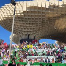 Las izquierdas levantan en Sevilla la llama de la movilización: "Nadie le ha regalado nada a Andalucía"