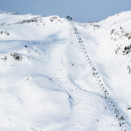 El esquí ha sido uno de los motores económicos del Pirineo en los últimos sesenta años.