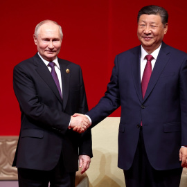 El Presidente de Rusia, Vladimir Putin (i), y el Presidente de China, Xi Jinping (d), en una imagen de archivo.