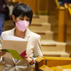 La portavoz de EH Bildu, Maddalen Iriarte, durante el pleno de control del Parlamento Vasco.