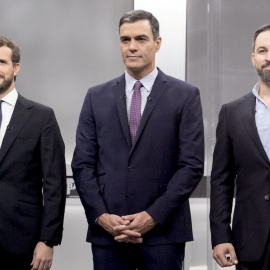 Pablo Casado (PP), Pedro Sánchez (PSOE) y Santiago Abascal (Vox) antes del debate electoral del 4N.