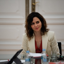 La presidenta de la Comunidad de Madrid, Isabel Díaz Ayuso, durante una reunión con portavoces de los grupos de la Asamblea de Madrid. E.P./Mateo Lanzuela