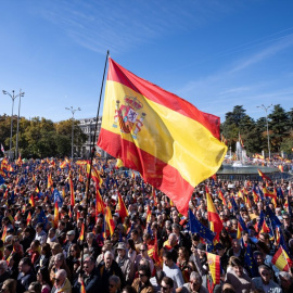 Miles de personas durante una manifestación contra la amnistía, en Cibeles, a 18 de noviembre de 2023, en Madrid (España).- Diego Radamés / Europa Press