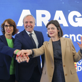 El presidente de Aragón, Jorge Azcón, y la directora general de AWS para España y Portugal, Suzana Curic (izquierda).