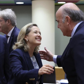 Nadia Calviño y el vicepresidente del BCE, Luis de Guindos, en una foto de archivo.