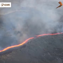 El flujo de lava continúa sobre la colada primigenia rellenando los huecos que se salvaron con las primeras lavas