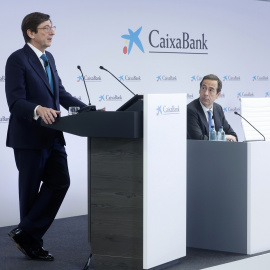 El presidente de CaixaBank, José Ignacio Goirigolzarri, y el consejero delegado, Gonzalo Gortázar, en la presentación de los resultados del banco en 2021. E.P./Rober Solsona