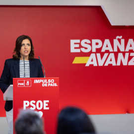 La portavoz del PSOE, Esther Peña, en una rueda de prensa celebrada este lunes en Ferraz.