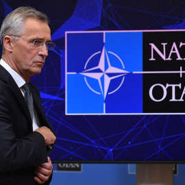 El Secretario General de la OTAN, Jens Stoltenberg, tras una declaración sobre el ataque de Rusia a Ucrania, en la sede de la OTAN en Bruselas el 24 de febrero de 2022.