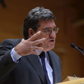 El ministro de Seguridad Social, José Luis Escrivá, interviene durante la sesión de control al Gobierno en el pleno del Senado, este martes en Madrid.