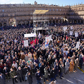 Centenares de personas durante una manifestación para reclamar al Gobierno de España mejores conexiones ferroviarias, en Salamanca, a 21/1/2024