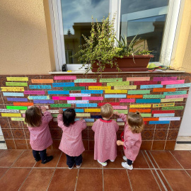 Un grupo de niños durante una actividad para sensibilizar sobre la importancia de la acogida familiar, en Sevilla.