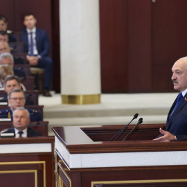 El presidente de Bielorrusia, Alexander Lukashenko, interviene en el Parlamento del país.