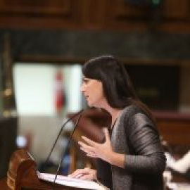 Reciben a Macarena Olona al grito de "fuera fascistas de la universidad" en un acto de la Universidad de Alicante