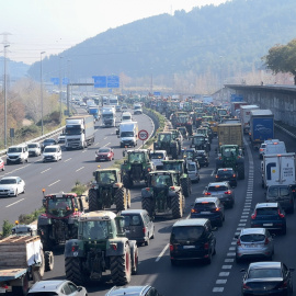 L'A2 a Sant Andreu de la Barca col·lapsada per una marxa lenta de tractors, 7 de febrer de 2024.