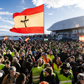 Decena de agricultores y ganaderos durante una reunión nacional de la Sociedad Civil, en la explanada del Wanda Metropolitano, a 10 de febrero de 2024, en Madrid