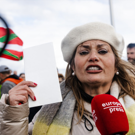 La portavoz de la Plataforma 6F, Lola Guzmán, durante una reunión nacional de la Sociedad Civil, en la explanada del Wanda Metropolitano, a 10 de febrero de 2024,