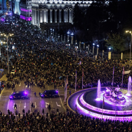 Miles de mujeres en la plaza de Cibeles durante una manifestación convocada por la Comisión 8M, por el 8M, Día Internacional de la Mujer, a 8 de marzo de marzo de 2023, en Madrid (España).