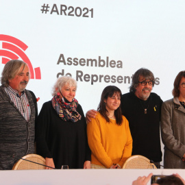 Els cinc membres de la mesa de l'Assemblea de Representants del Consell per la República, amb Ona Curto al centre.