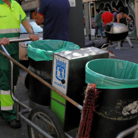 Foto de archivo de un trabajador de limpieza viaria del Ayuntamiento de Madrid.