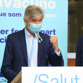 El conseller de Salut, Josep Maria Argimon, en un punt de vacunació massiva, a Granollers.