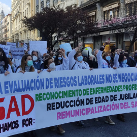 Cabecera de la manifestación de las trabajadoras del servicio de atención domiciliaria en Madrid