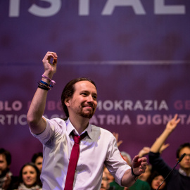 El líder de Podemos, Pablo Iglesias, en el escenario tras la proclamación de los resultados en las votaciones de la Asamblea Ciudadana Estatal de Vistalegre II. JAIRO VARGAS