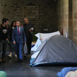 El primer secretario de la Embajada de Palestina, Khaldun Almassri visitando la Universidade de Santiago de Compostela, a 29 de mayo de 2024.